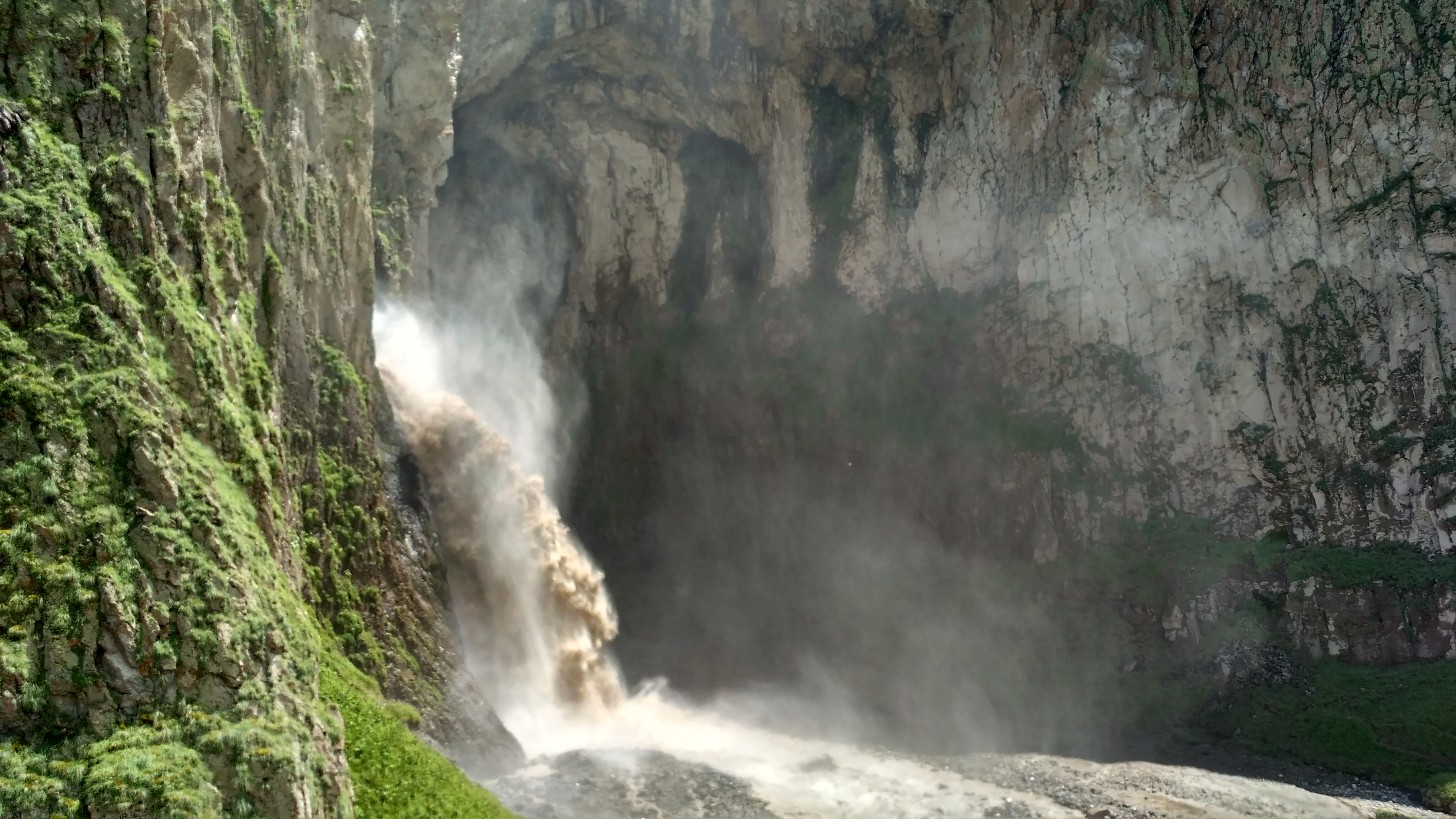 Водопад Каракая